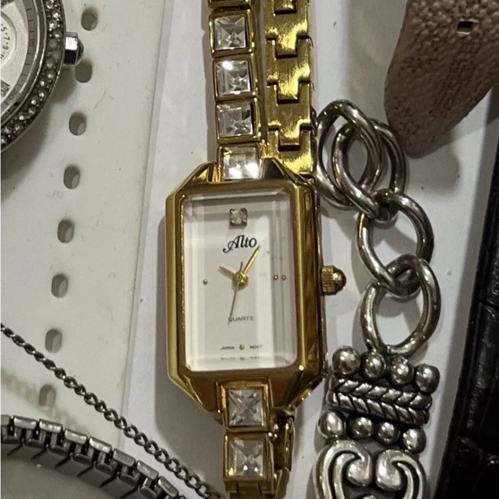 Alto Jewel chain watch - not working condition date just